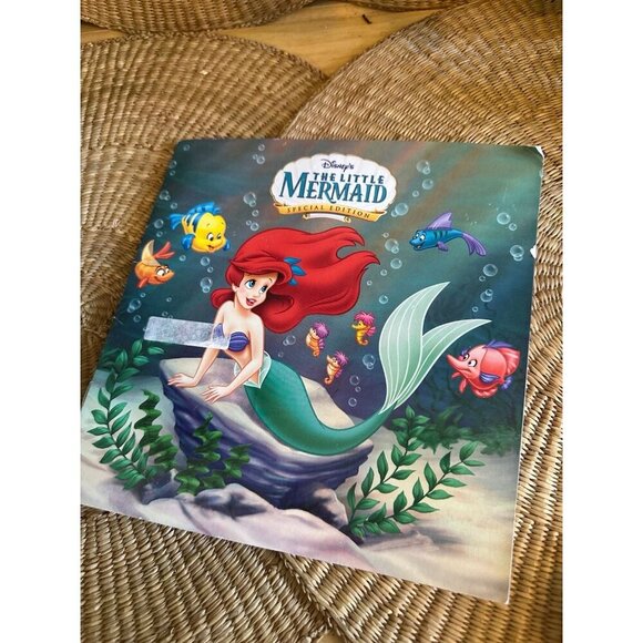 The Little Mermaid book and Ariel figurine - Picture 5 of 10